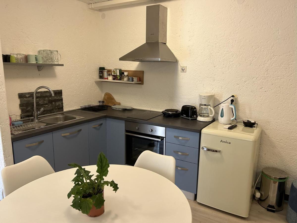 Peaceful Apartment With Patio Ровинь Экстерьер фото