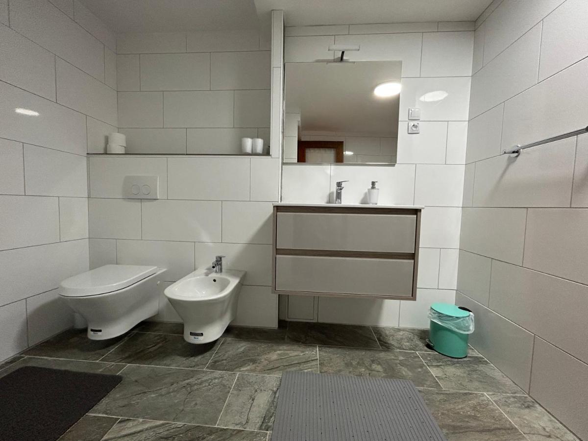 Peaceful Apartment With Patio Ровинь Экстерьер фото