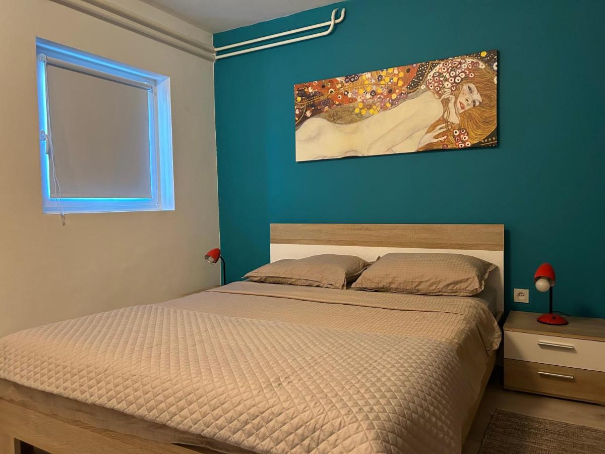 Peaceful Apartment With Patio Ровинь Экстерьер фото